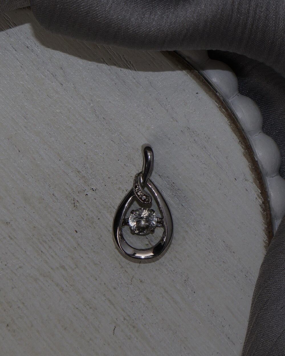 Sterling Silver White Sapphire Pendant 2.2G / 0.8in